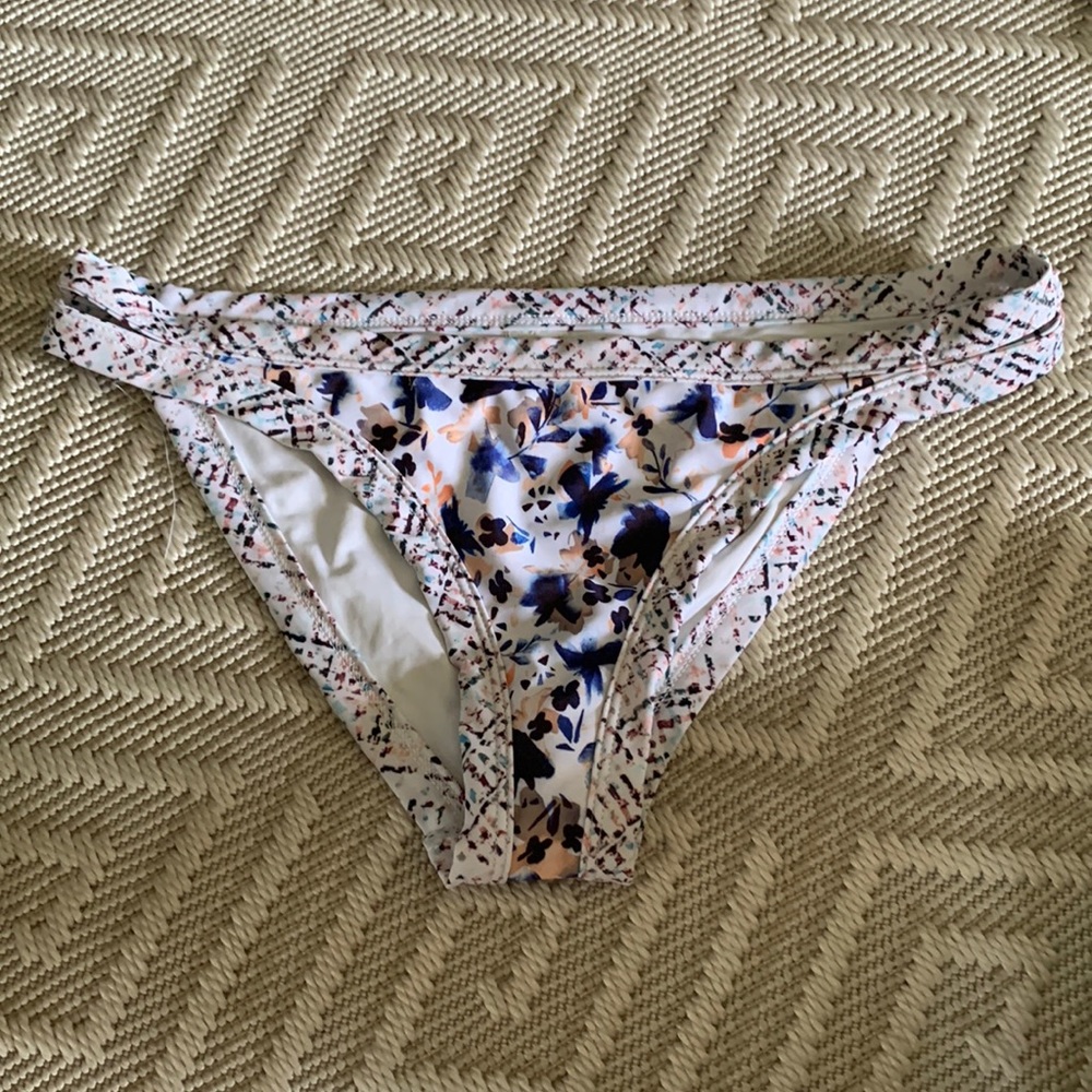 L space bikini bottoms